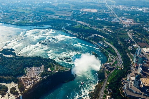 Vues aériennes fantastiques des chutes du Niagara, Ontario, Canada