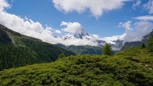 Vues des Alpes suisses