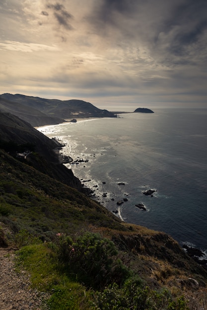 Vues de l'autoroute Big Sur le long de la côte californienne