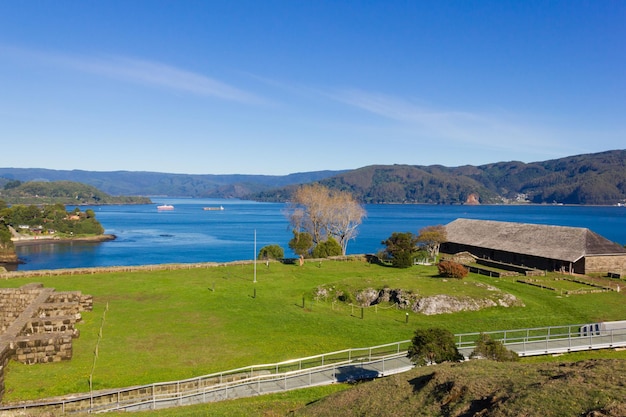 Vues de dessus du fort de Niebla à Valdivia au sud du Chili