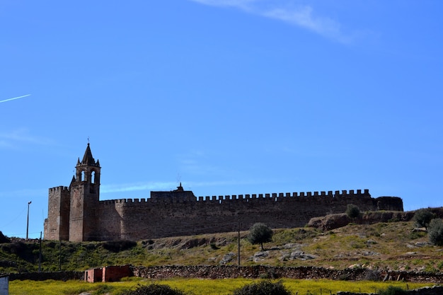 Vues du mur d'un château médiéval au Portugal