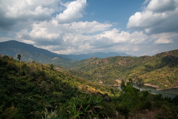 Vues de montagne naturelles en Thaïlande