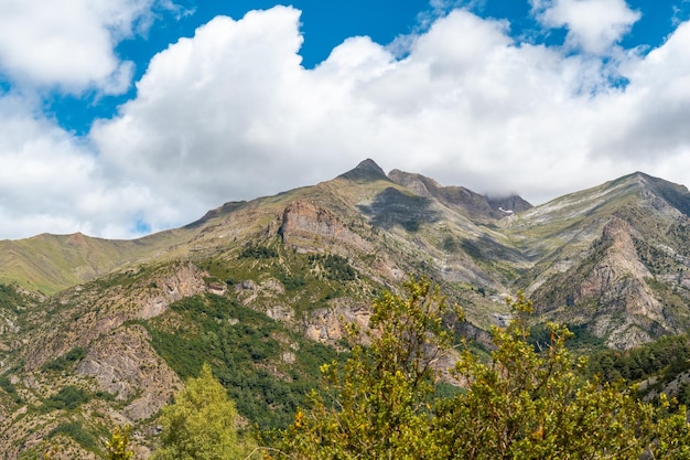 Vues sur les montagnes de la vallée de Ripera dans les Pyrénées à Panticosa Huesca