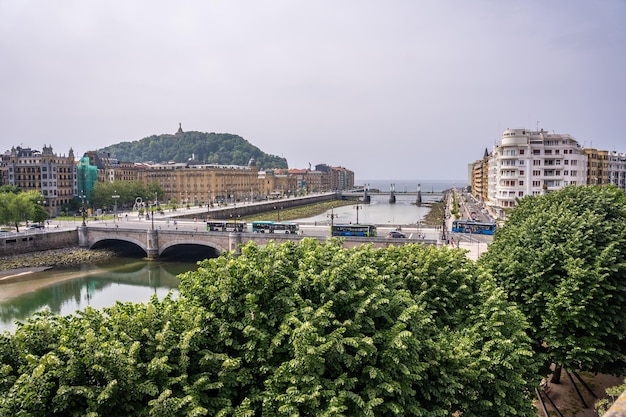 Vues de la rivière Urumea d'en haut dans la ville de San Sebastian Gipuzkoa