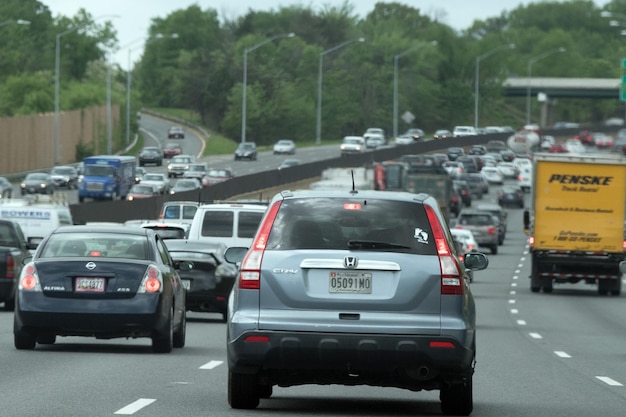 WASHINGTON, États-Unis - MAI 2, 2017 - Maryland Baltimore à Washington la circulation des voitures lourdes sur l'autoroute encombrée