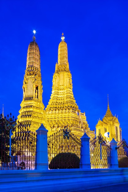 Wat Arun à Bangkok la nuit