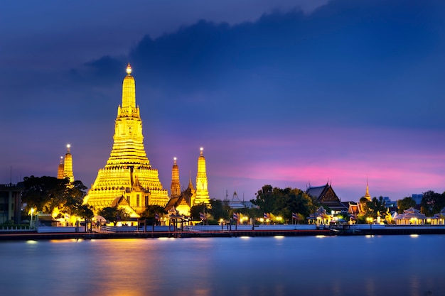 Wat Arun est l&#39;emblème de Bangkok, en Thaïlande