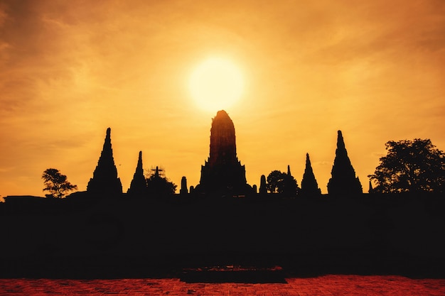 Photo wat chaiwatthanaram est un parc historique d'ayutthaya, en thaïlande.