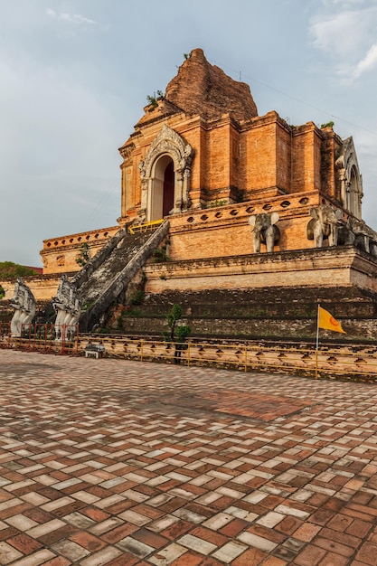 Wat Chedi Luang Chiang Mai Thaïlande