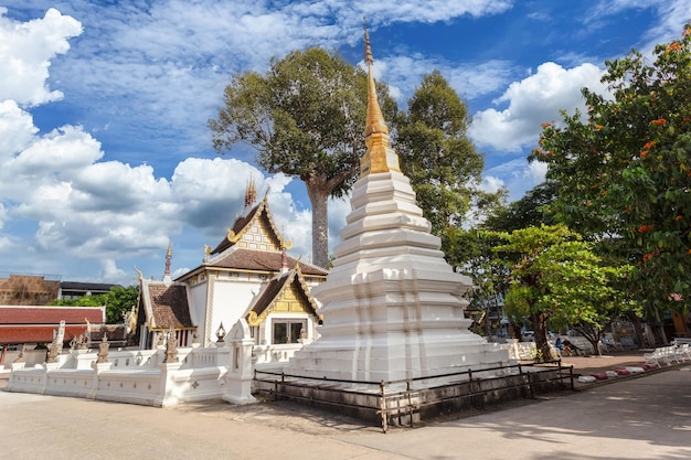 Wat Chedi Luang est un beau vieux temple de la province de Chiang Mai Chiag Mai en Thaïlande