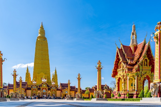 Wat Mahathat Watchiramongkhon, ou localement connu sous le nom de Wat Bang Thong à Krabi, Thaïlande