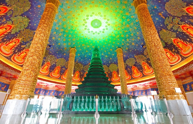 Wat Paknam Bhasi Charoen La pagode vert émeraude