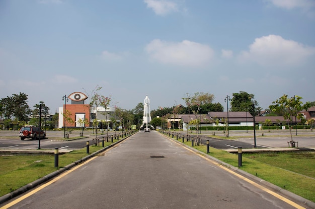 Wat Panyanantaram ou temple Panya Nantaram pour les thaïlandais et les voyageurs étrangers voyagent visiter et respecter la divinité en prière dieu bouddha et saint à Khlong Luang le 13 mars 2021 à Pathum Thani Thaïlande