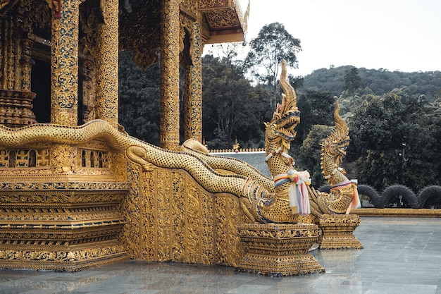 Wat Phra Buddhabat Si Roi, Temple D'or à Chiang Mai, Thaïlande