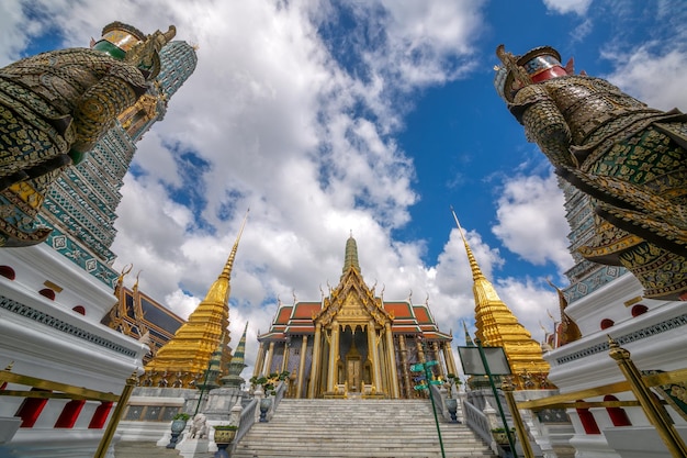 Photo wat phra kaew temple du bouddha d'émeraude bangkok thaïlande