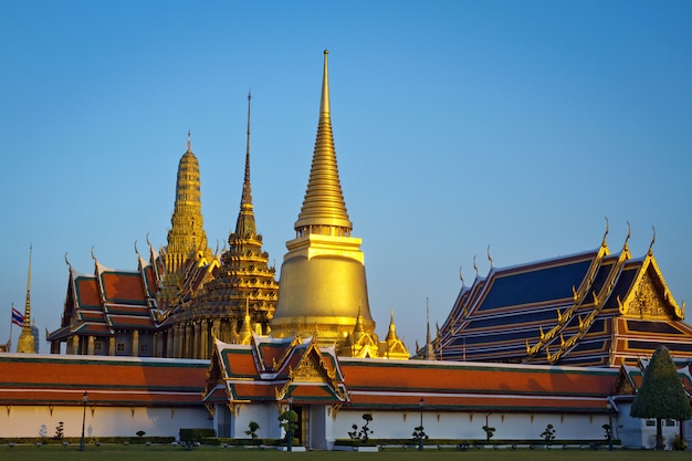 Wat Phra Kaew, Temple du Bouddha d'Émeraude avec ciel bleu Bangkok, Asie Thaïlande.