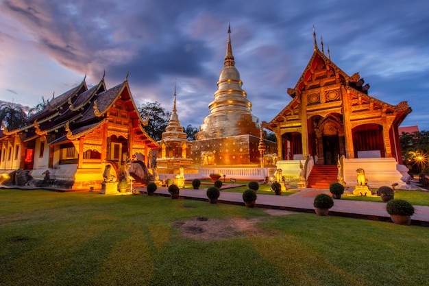 Wat Phra Singh est situé dans la partie ouest de la vieille ville de Chiang Mai, en Thaïlande