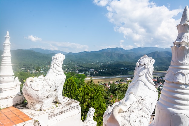 Wat Phra That Doi Kong Mu C'est l'une des attractions touristiques les plus populaires de la province de Mae Hong Son, en Thaïlande.