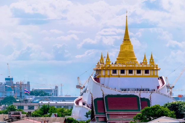 Wat Sa-Kent est un autre temple important de Bangkok. C'est le site du Bouddha d'or, qui abrite les reliques du Bouddha au sommet de la montagne.