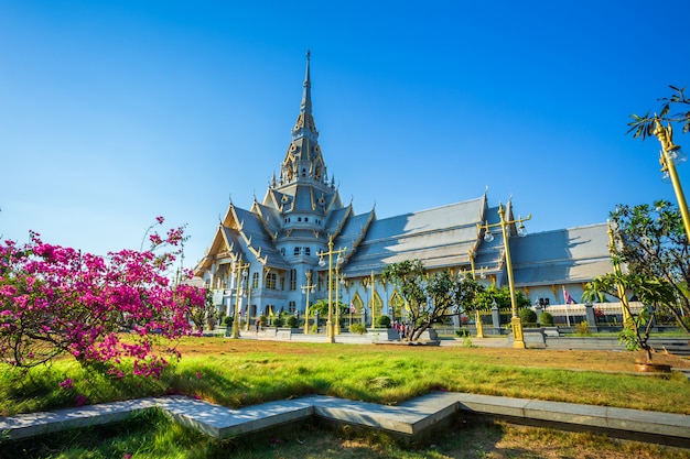 Wat Sothonwararam est un temple bouddhiste dans le centre historique