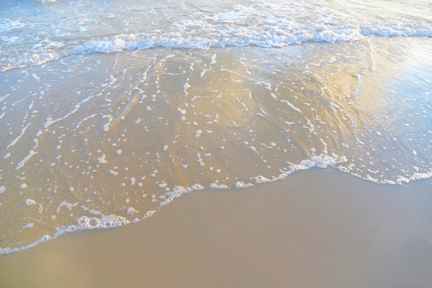 Wave Beach Ocean Sea et sable charbonneux