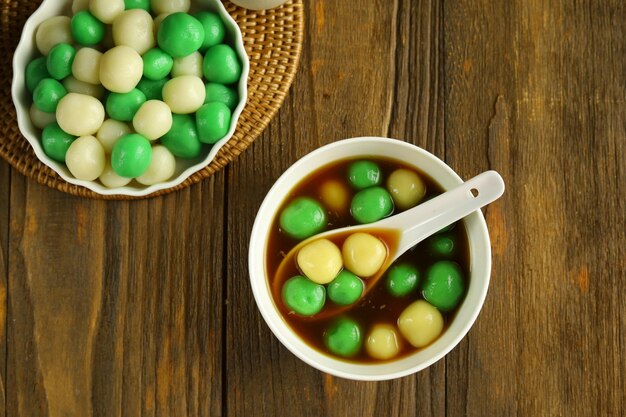 Wedang rondeTangyuan ou boules sucrées gluantes servies dans un sirop infusé au gingembre