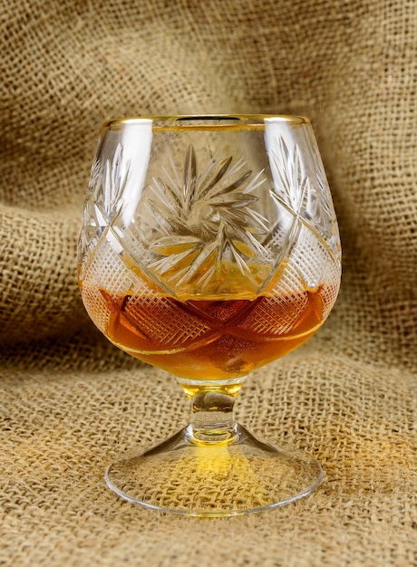 Whisky vieilli dans un verre en cristal