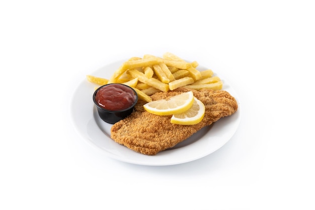 Wiener schnitzel avec pommes de terre frites isolé sur fond blanc