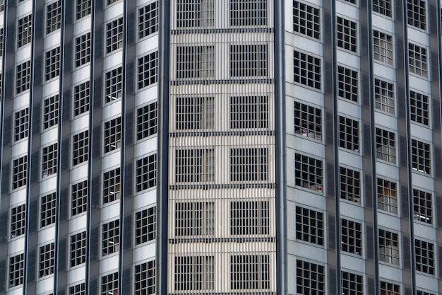 Windows du bureau d&#39;affaires de gratte-ciel, bâtiment d&#39;entreprise à Sathron, Thaïlande.