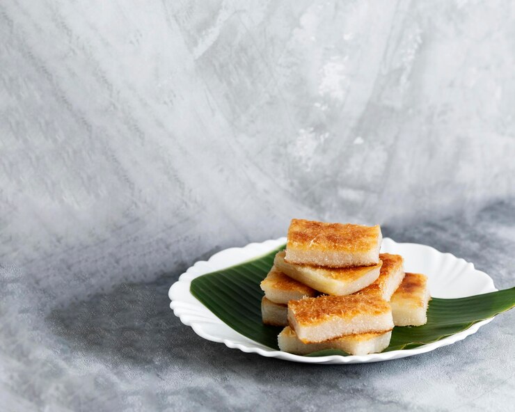 Photo wingko ou crêpe javanaise est une crêpe traditionnelle indonésienne à base de farine de riz gluant, de sucre et de noix de coco râpée