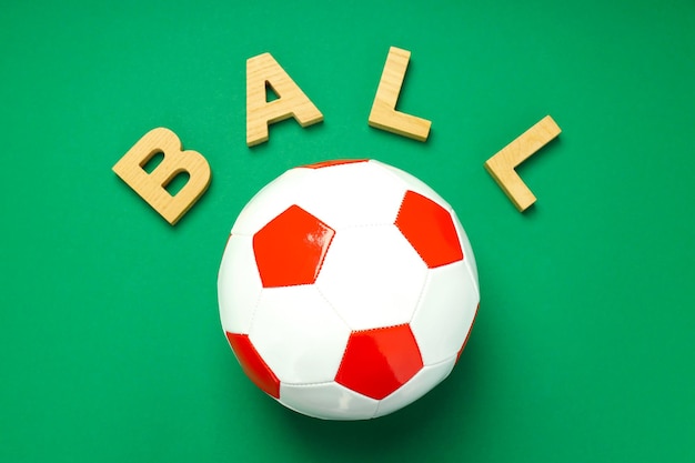 Word Ball et ballon de football sur fond vert