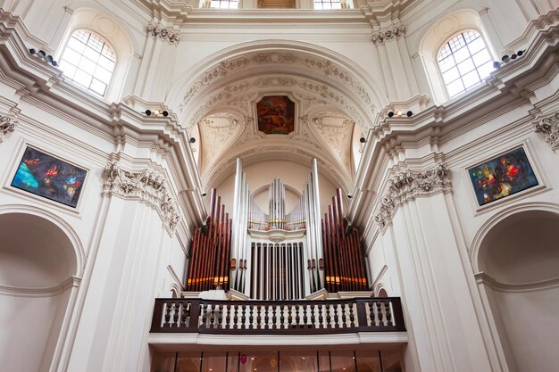 Photo wurzburg allemagne juillet 11 2021 orgue de la collégiale de neumunster dans la vieille ville de wurzburg wurzburg ou wuerzburg est une ville de la région de franconie, en bavière, en allemagne