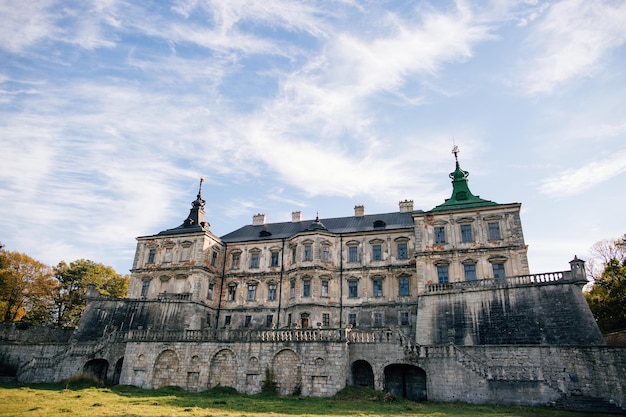 XABeau château médiéval de Pidhirci