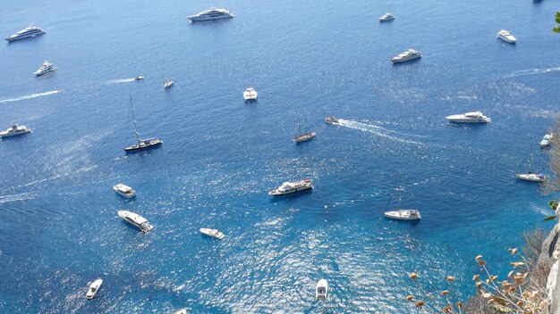 Yachting dans les yachts et les îles de la mer Égée