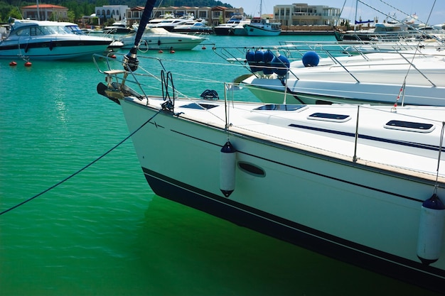 Yachts amarrés