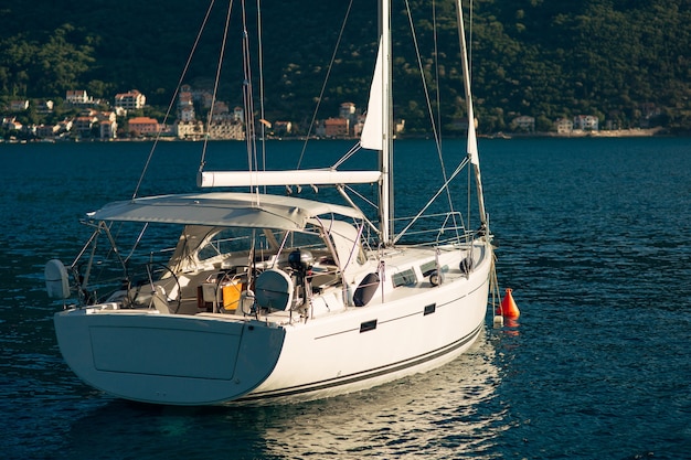 Yachts et bateaux dans la mer adriatique