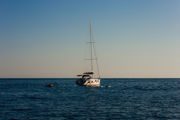 Yachts et bateaux dans la mer adriatique