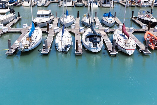 Yachts dans le port de San Francisco