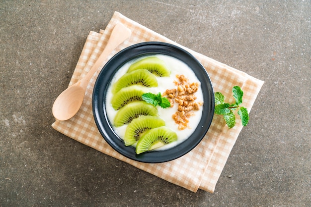 yaourt au kiwi et au granola