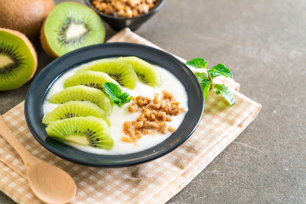 yaourt au kiwi et au granola