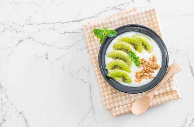 yaourt au kiwi et au granola