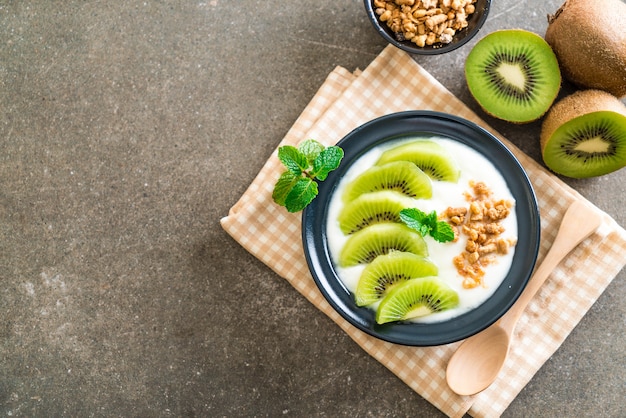 yaourt au kiwi et au granola