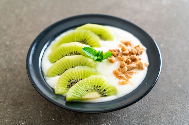 yaourt au kiwi et au granola