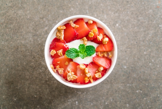 yaourt aux fraises et granola