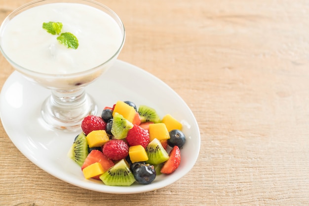 yaourt aux fruits mélangés