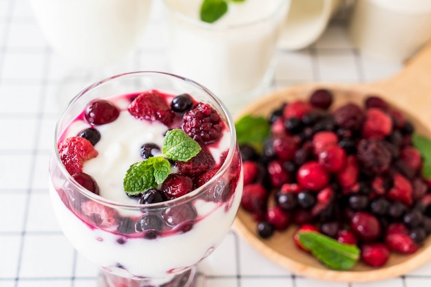 yaourt aux fruits mélangés