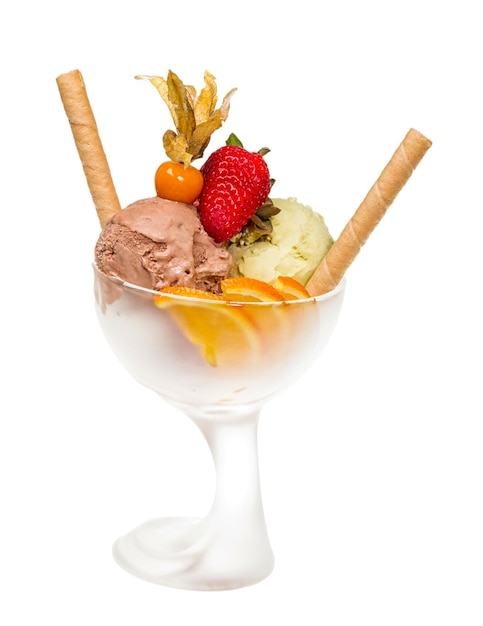 Yaourt et glace au chocolat dans un bol en gros plan
