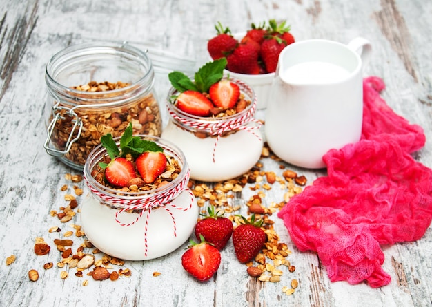 Yaourt et muesli au petit déjeuner