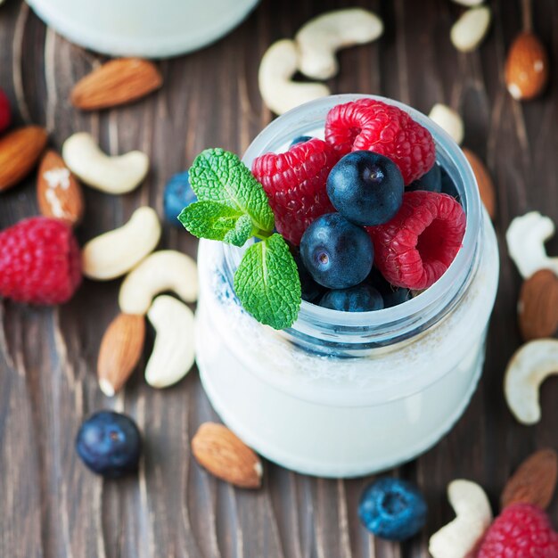 Yaourt santé aux fruits et noix