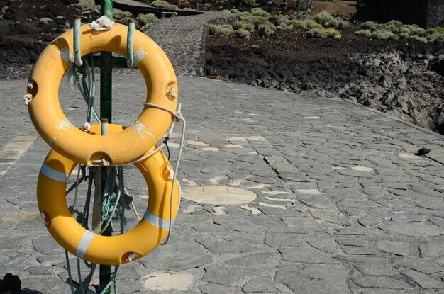 Yellow Life Saver sur un quai dans les îles Canaries el Hierro Espagne